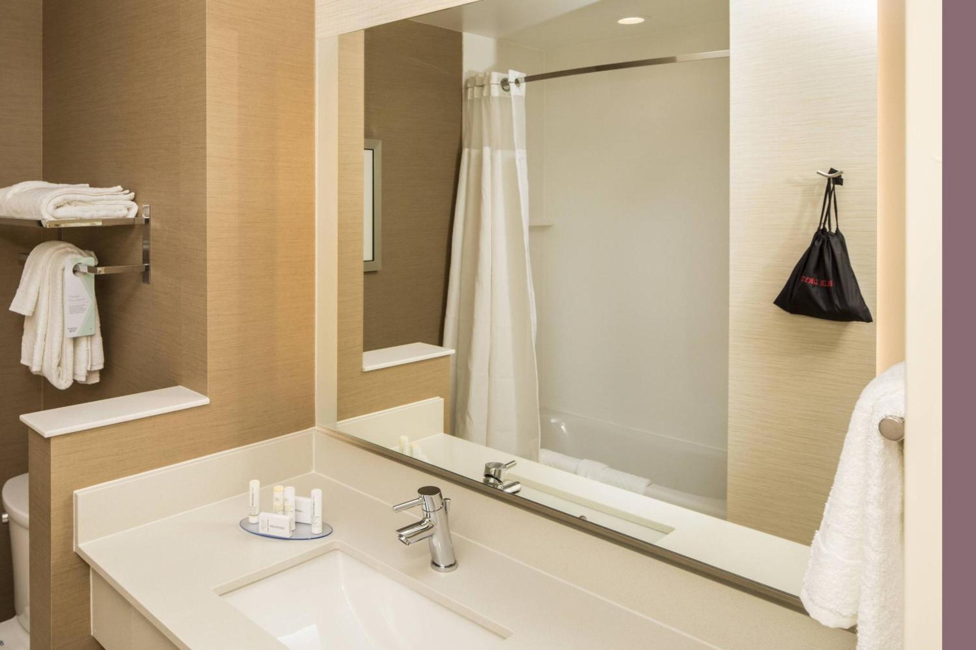 Fairfield Inn & Suites By Marriott Pittsburgh North/Mccandless Crossing McCandless Township Bagian luar foto