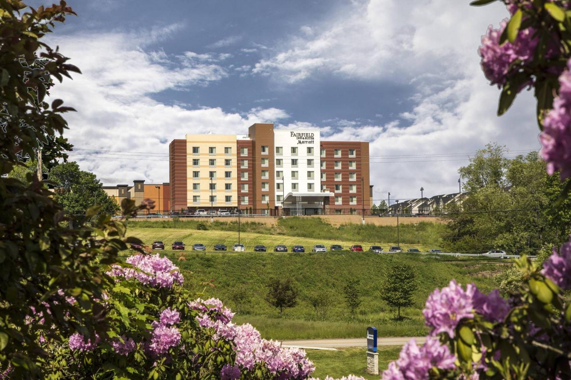 Fairfield Inn & Suites By Marriott Pittsburgh North/Mccandless Crossing McCandless Township Bagian luar foto
